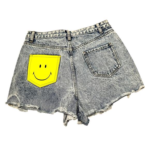 Mainstrip – Denim Smiley Face Shorts (Jacket Listed Separately) – Medium - Picture 4 of 8